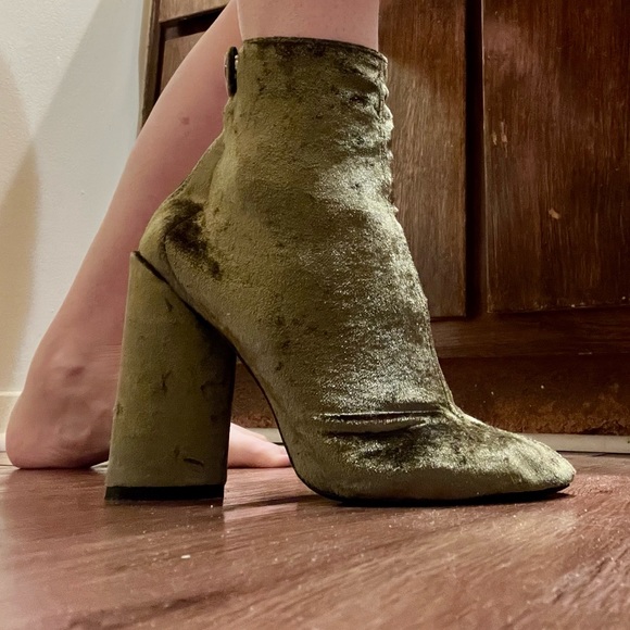 Nasty Gal crushed velvet green half boots - Picture 6 of 6
